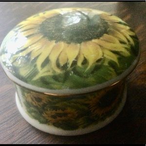 Pill-TRINKET BOX OF SUNFLOWERS BONE CHINA ENGLAND